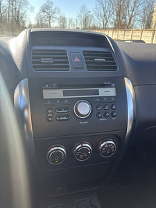 Suzuki SX4 (10 фото из 10)