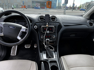 Ford Mondeo (9 фото из 12)