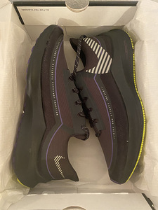 Кроссовки Nike (6 фото из 7)