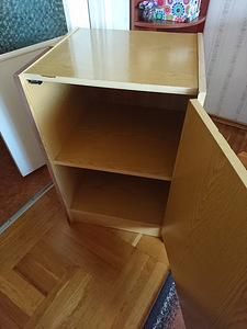Небольшая тумба (3 фото из 3)