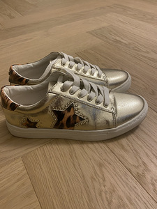 Женские золотые кроссовки Kurt Geiger, размер 40