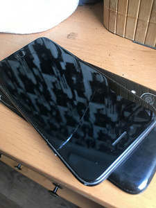 iPhone 8 64gb "ei lae!" (1 foto / 3)