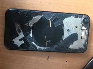 iPhone 8 64gb "ei lae!" (2 foto / 3)