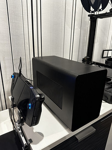 Lenovo Legion Go + Razer EGpu + Rtx 2060 Super 8GB (1 foto / 3)