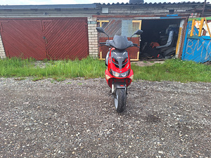 Aprillia sr50r (3 фото из 4)