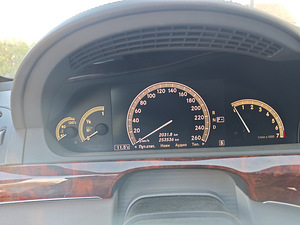 MERCEDES-BENZ S 500 4MATIC (6 foto / 8)