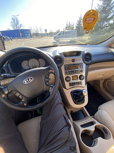 Kia Carens 2.0 (103kw) 2007 diesel manual (9 foto / 10)
