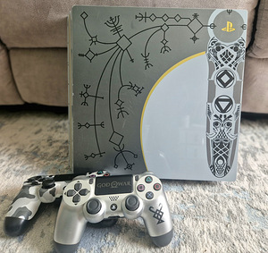 God of War limited edition Playstation 4 Pro (1 foto / 8)
