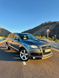Audi Q7 4.2 (2 фото из 10)