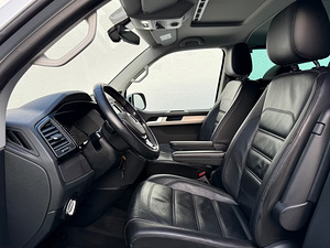 VW Multivan T6 Generation Six (8 фото из 15)