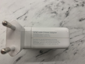 MacBook Блок питания 87 Вт + кабель USB-C (2 фото из 4)
