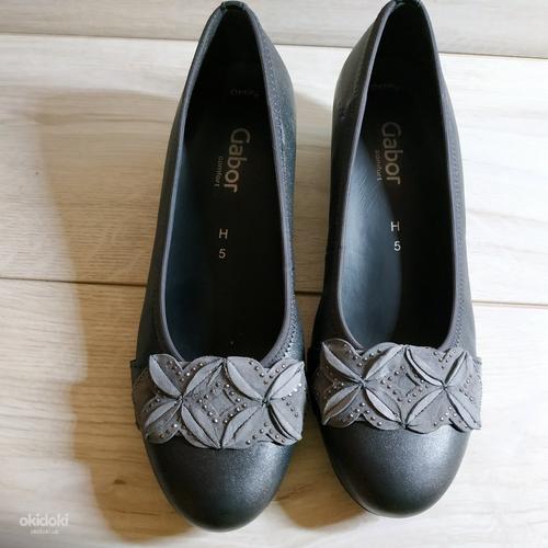 Шкіряні фірмові жіночі туфлі від Gabor - 38-38.5 р (фото #1)