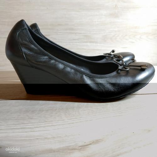 Шкіряні фірмові жіночі туфельки від від Bata 38- 39 р (фото #2)