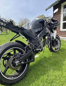 Yamaha R1 (2 foto / 2)