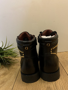 Uued! Real lether GUESS Girls boots (2 foto / 3)