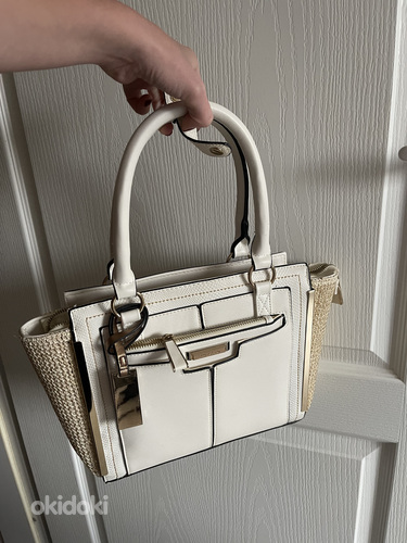 River Island белая мини-сумка с крыльями