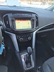 Opel Zafira (5 фото из 6)