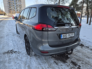 Opel Zafira (6 фото из 6)