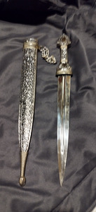 Кавказский кинжал (2 фото из 3)