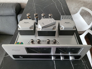 Magnat RV 1 Integrated Tube Amplifier (6 foto / 10)