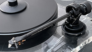 PRO-JECT 2-Xperience ACRYL + Carbon Tonearm (1 foto / 10)
