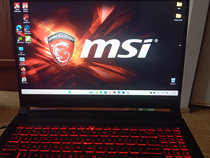 Msi gf66 katana 11ue 15.6 fhd 144hz ips RAM16gb RTX 3060 (1 foto / 10)