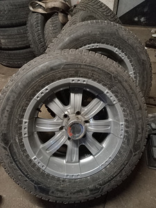 Toyota Land Cruiser 120 valuveljed 18" ja naelrehvid (1 foto / 3)