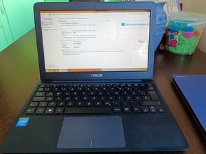 Asus EeeBook F205TA-FD018BS (2 foto / 2)