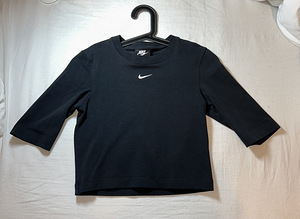 Короткая футболка Nike