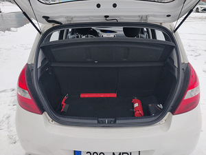 HYUNDAI I20 (5 foto / 10)