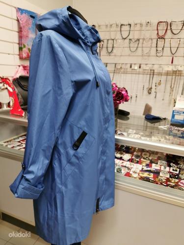 Большие размеры лёгкая куртка на весну цвет коралл и синий (фото #3)