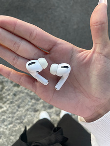 Apple AirPods Pro (1 фото из 6)