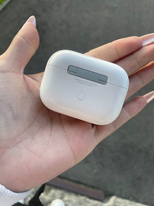 Apple AirPods Pro (6 фото из 6)