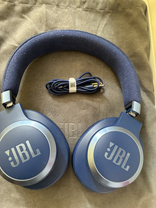Kõrvaklapid JBL770 nc (2 foto / 2)