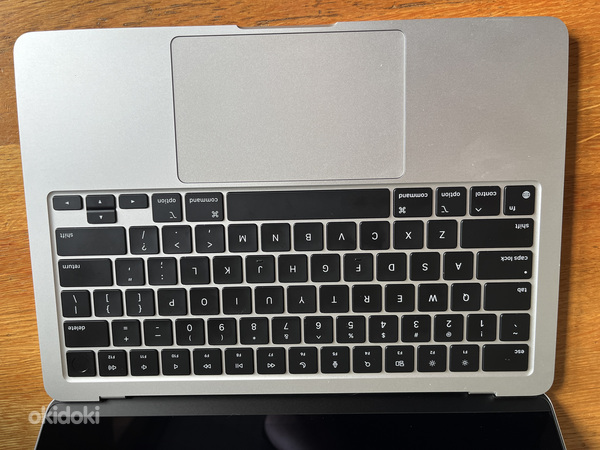 MacBook Air M2 (A2681) + мышь Magic Mouse + чехол Case Logic (фото #3)
