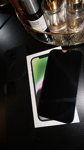 iPhone 14 (1 фото из 5)