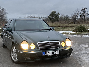 Mercedes-Benz E 240 Elegance 2.4 V6 125kV (2 foto / 13)