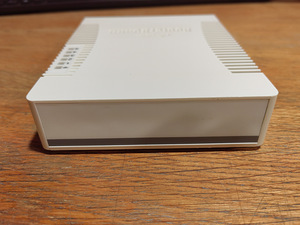MikroTik RB951Ui-2HnD (4 foto / 4)