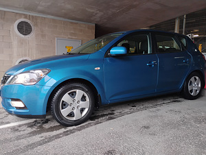 Kia Ceed (4 foto / 12)