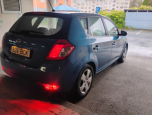 Kia Ceed (7 foto / 12)