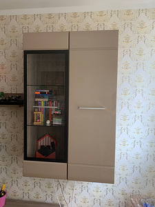 Toas kaks valgustusega riidekappi (kummut). (2 foto / 10)