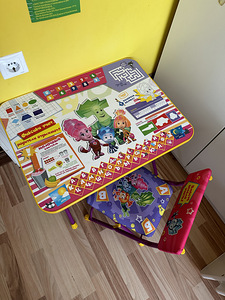 Детский стол и стул (2 фото из 2)