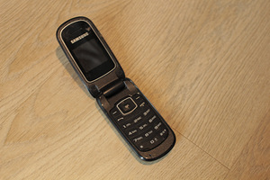 Telefon Samsung klapiga (2 foto / 3)
