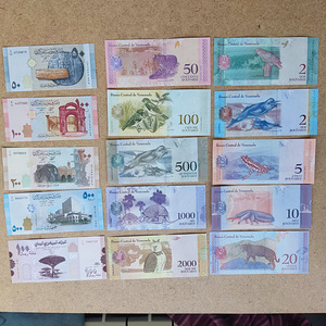 Бумажные деньги (2 фото из 10)