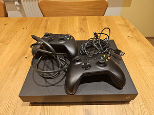 Xbox One X 1TB