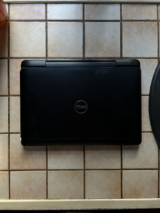 Dell laptop (2 foto / 3)