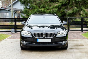 BMW 523i ` 2011 (2 foto / 15)