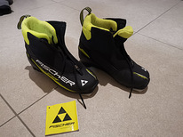 Продам очень мало бывшие в употреблении и в очень хорошем состоянии лыжные ботинки FIS