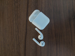 AirPods 2 kõrvaklapid (1 foto / 3)