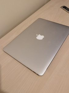 Apple MacBook Air 2017 (1 foto / 4)